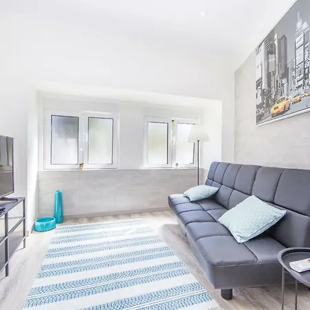 Cozy Oeiras Home For Beach, Lisbon & Cascais Holiday home *