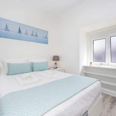 Cozy Oeiras Home For Beach, Lisbon & Cascais Holiday home *